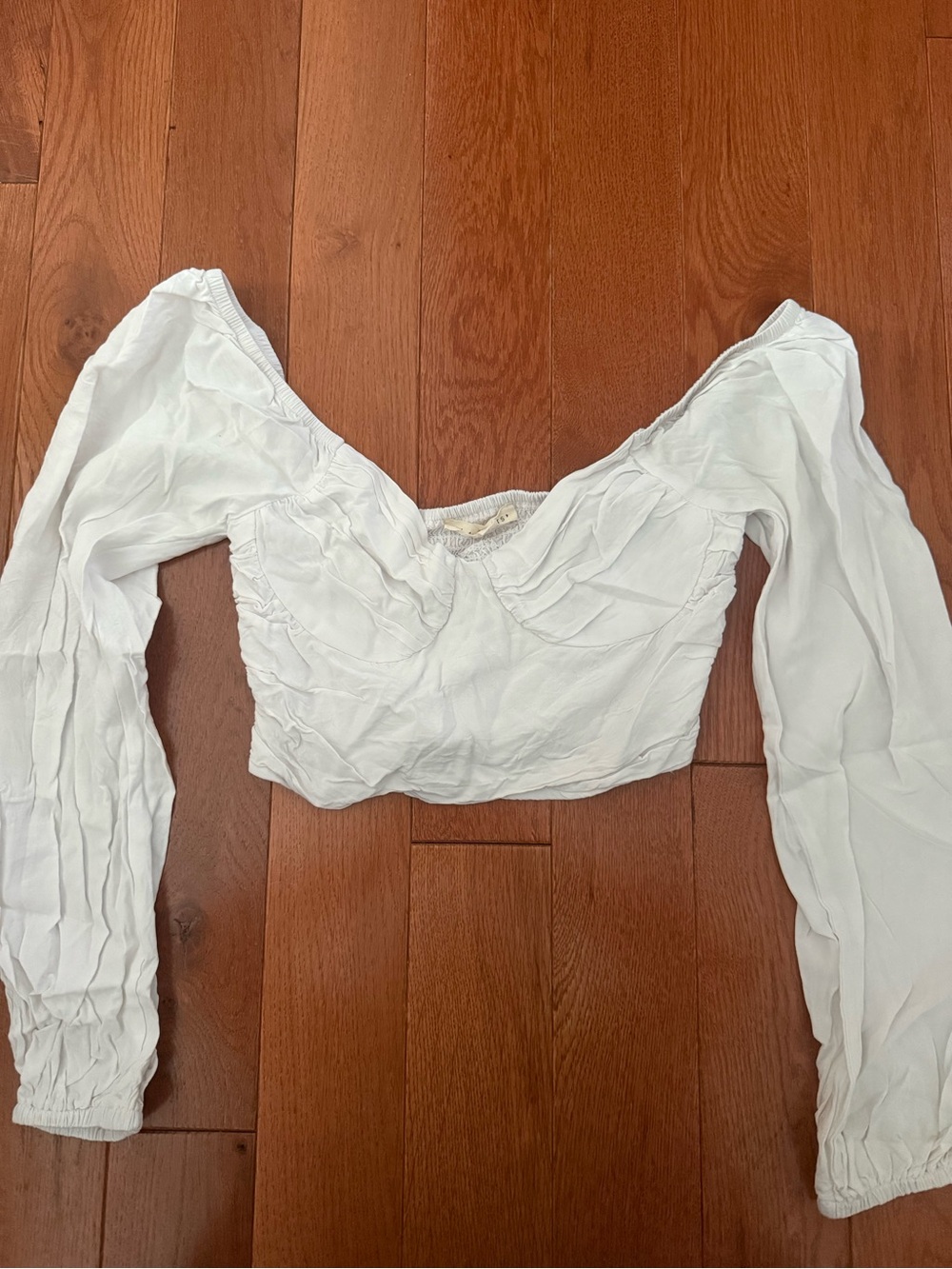 PacSun White Long-Sleeve Ruched V-Neck Crop Top